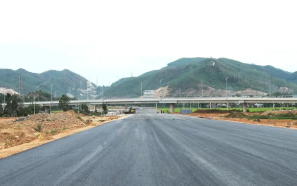 Cao tốc Quy Nhơn – Chí Thạnh: Ban QLDA 85 phê bình nhà thầu chậm tiến độ, cảnh báo cắt chuyển khối lượng nếu không cải thiện